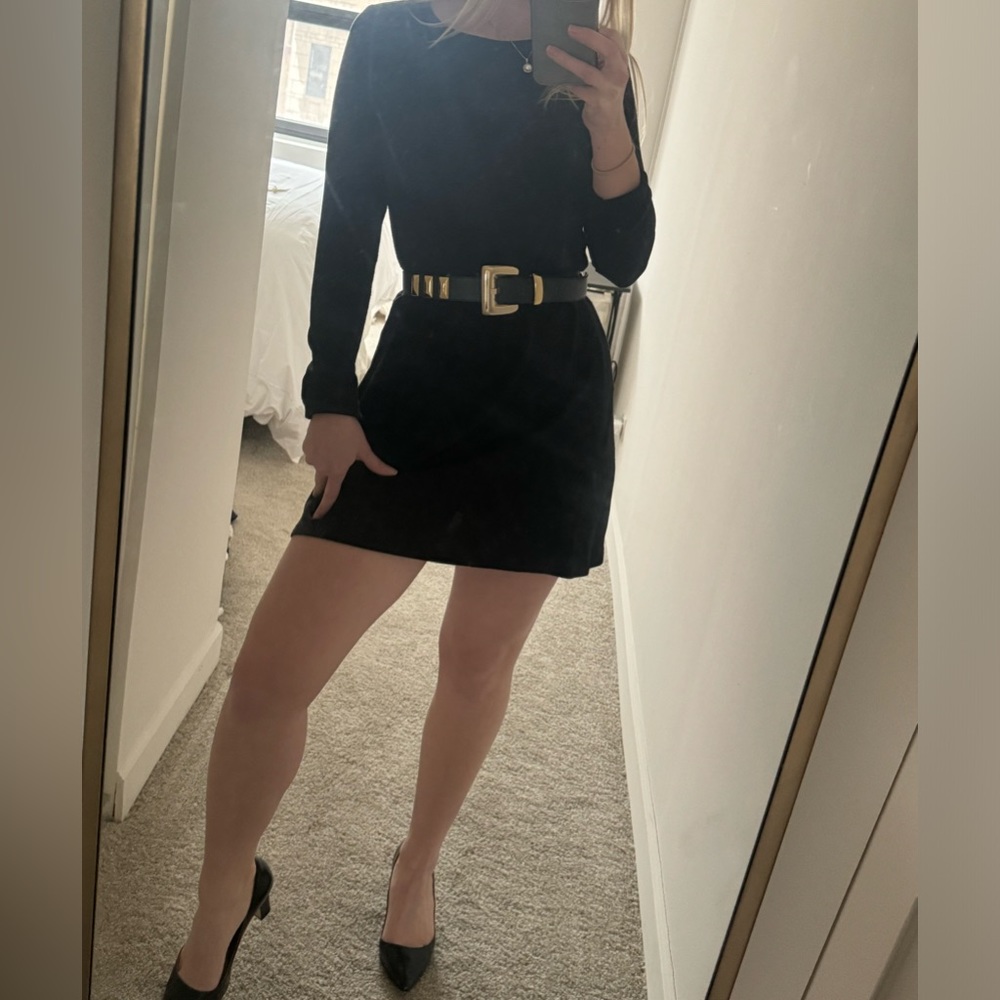Black long sleeve dress. Great staple!